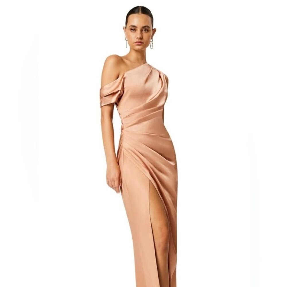 Stunning!!
Elliatt Peach One-Shoulder Maxi Dress
Gala Ready